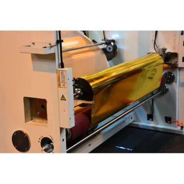 Stroj na prevíjanie fólií za horúcu razbu